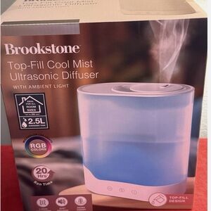 Brookstone Top-Fill Cool Mist Ultrasonic Diffuser - with Ambient light